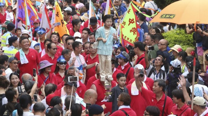 Thousands take part in Hong Kong's Cheung Chau Bun festival