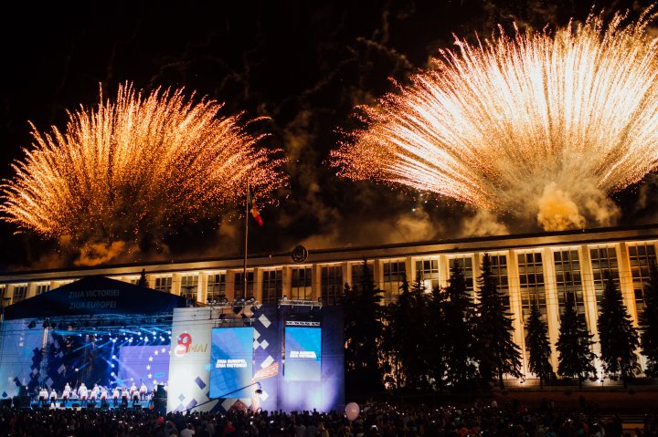 Grand concert held for May 9 in Chisinau. Over 50 000 people came to the event (PHOTOREPORT)