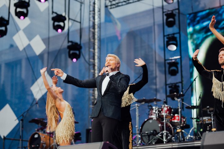 Grand concert held for May 9 in Chisinau. Over 50 000 people came to the event (PHOTOREPORT)