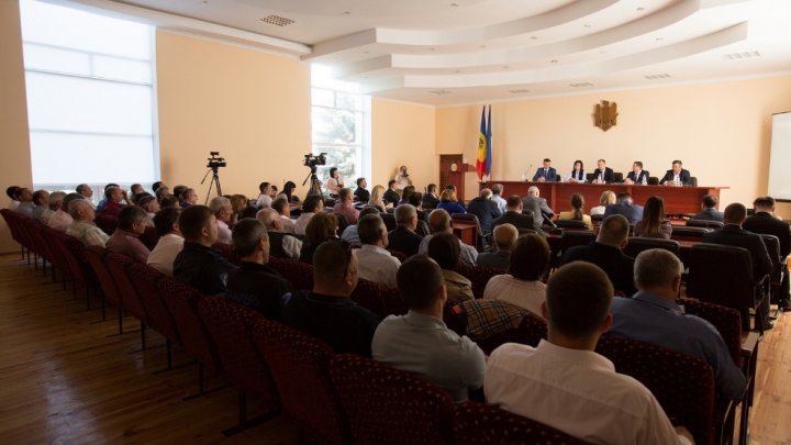 Andrian Candu spoke with mayors, local councilmen and entrepreneurs from Cahul and Cantemir