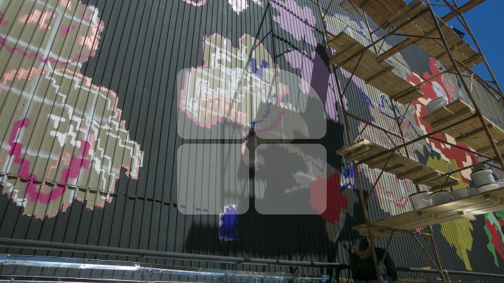 Impressive carpet to be painted on a Capital building