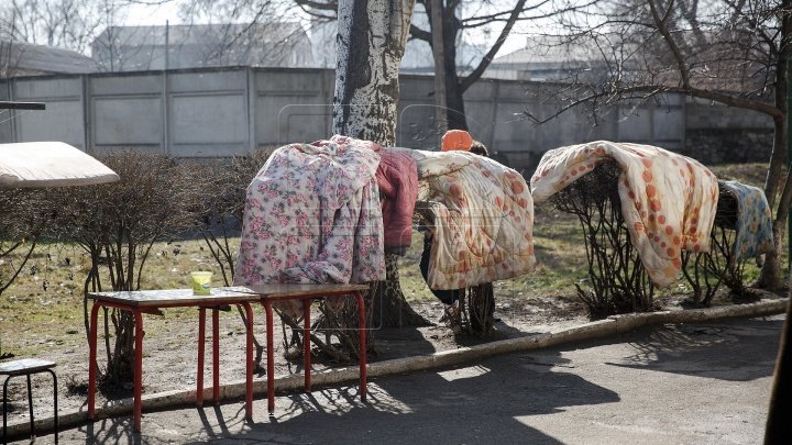 Open Heart Campaign spreads in CĂUŞENI: Books, clothes donated to needy people 