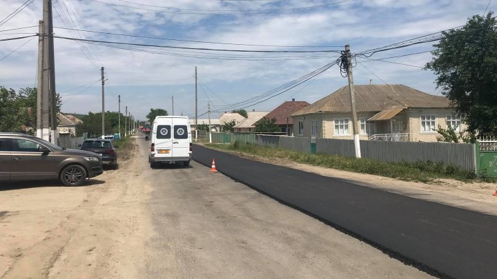 Minister Chiril Gaburici inspected parts of repaired roads in Hancesti 