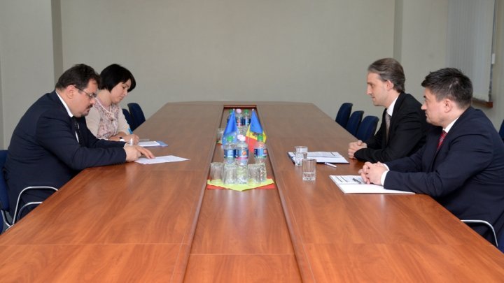 Defense Minister Eugen Sturza met with EU Ambassador to Moldova, Peter Michalko