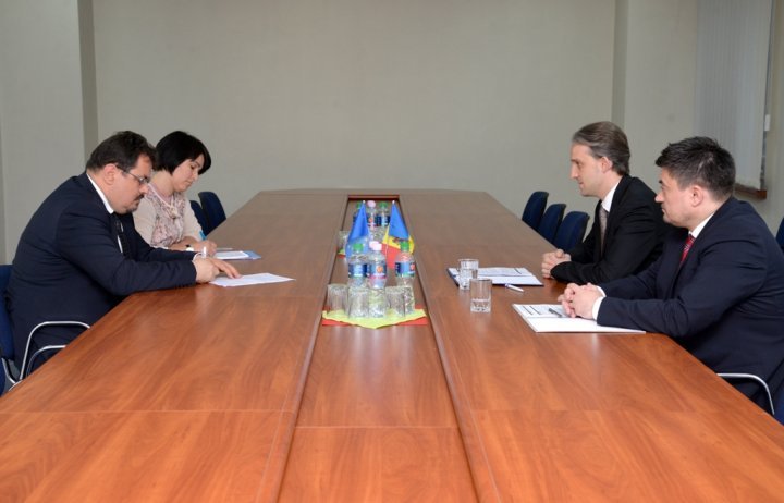 Defense Minister Eugen Sturza met with EU Ambassador to Moldova, Peter Michalko