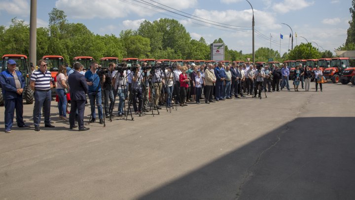 Republic of Moldova received 106 tractors worth 4.5 million USD from Japan (PHOTOREPORT)