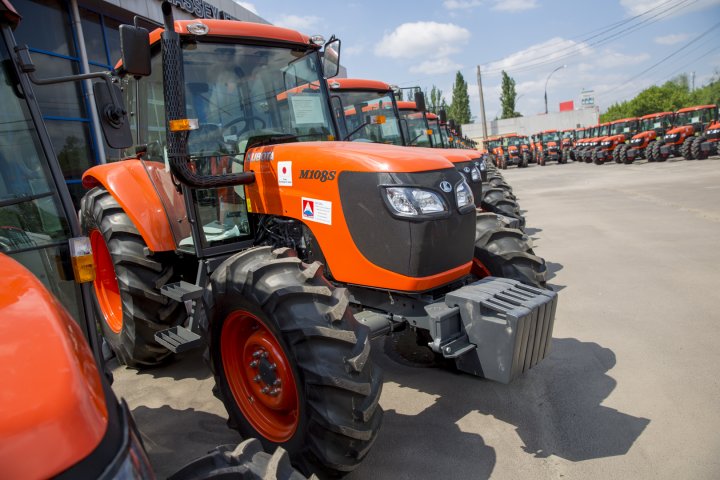 Republic of Moldova received 106 tractors worth 4.5 million USD from Japan (PHOTOREPORT)