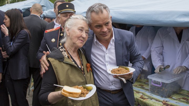 Vlad Plahotniuc celebrated Victory Day with War Veterans in front of the Nativity Cathedral (PHOTOREPORT)