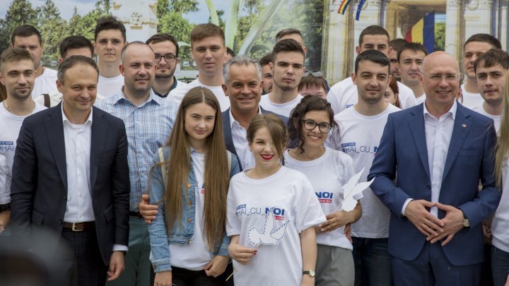 Vlad Plahotniuc celebrated Victory Day with War Veterans in front of the Nativity Cathedral (PHOTOREPORT)