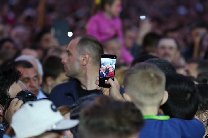 Grand concert held for May 9 in Chisinau. Over 50 000 people came to the event (PHOTOREPORT)