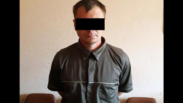 Pickpocketing in public transportation. Man from Capital stole purses of two women