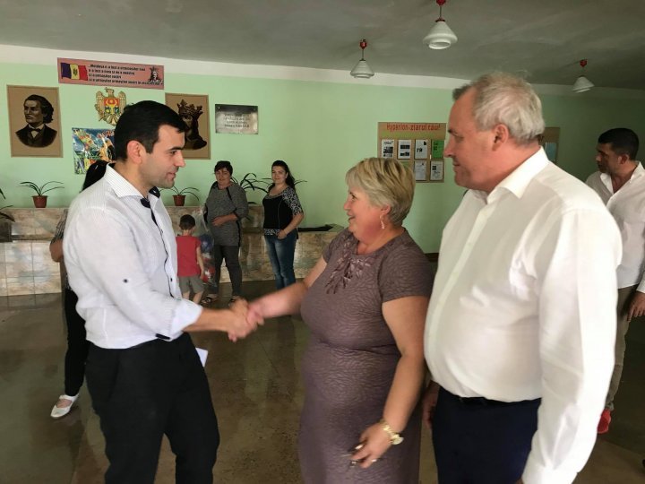 Economy Minister on visit to hometown. Gaburici and locals cope with village issues 