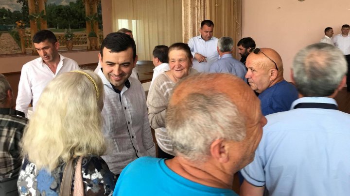 Economy Minister on visit to hometown. Gaburici and locals cope with village issues 