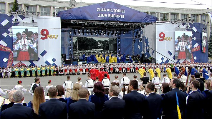 Grand concert held for May 9 in Chisinau. Over 50 000 people came to the event (PHOTOREPORT)