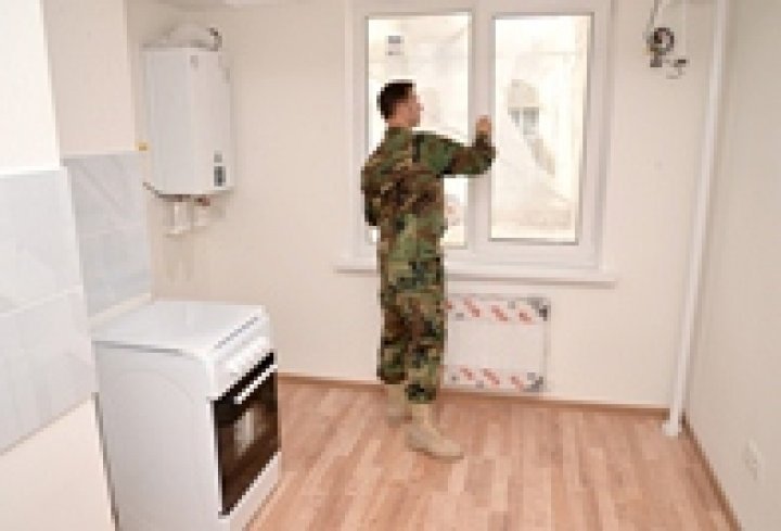 Eugen Sturza inspected construction works of service apartments for militants on Nicolae Testemițanu st. 