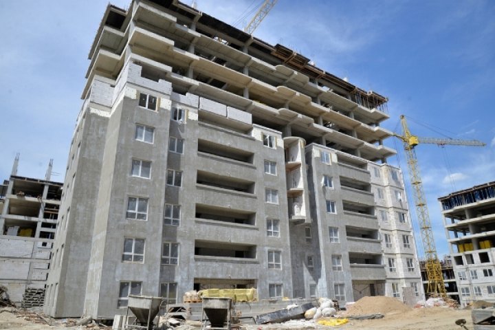 Eugen Sturza inspected construction works of service apartments for militants on Nicolae Testemițanu st. 