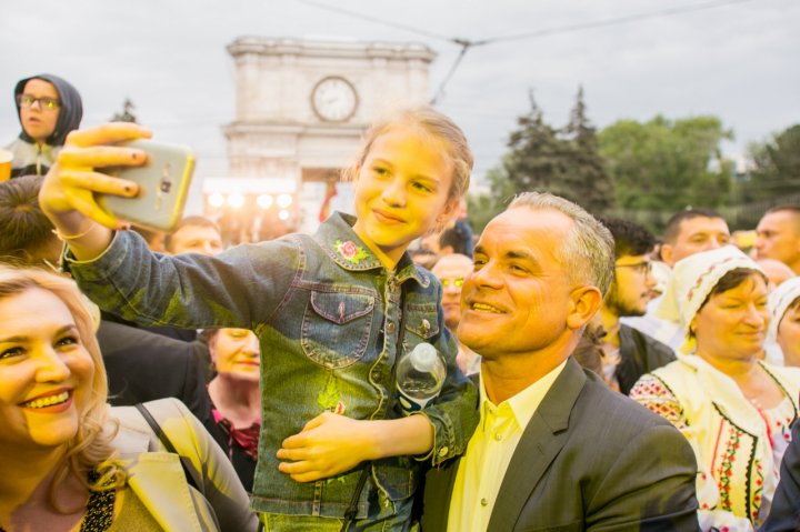 Grand concert held for May 9 in Chisinau. Over 50 000 people came to the event (PHOTOREPORT)