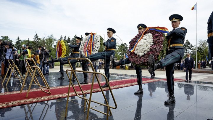 Moldova celebrates May 9. Officials laid flowers at Eternitate Memorial Complex (Photo/Video)