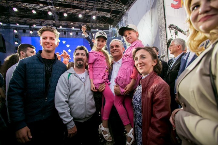 Grand concert held for May 9 in Chisinau. Over 50 000 people came to the event (PHOTOREPORT)