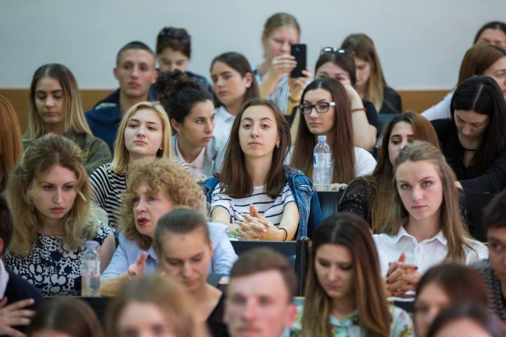 Pavel Filip and Corina Crețu held a lecture for students from Academy of Economic Studies of Moldova