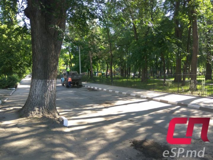 Balti streets covered by holes! How are those repaired? (PHOTO)