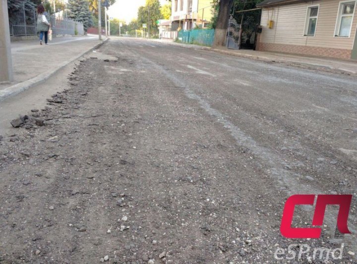 Balti streets covered by holes! How are those repaired? (PHOTO)