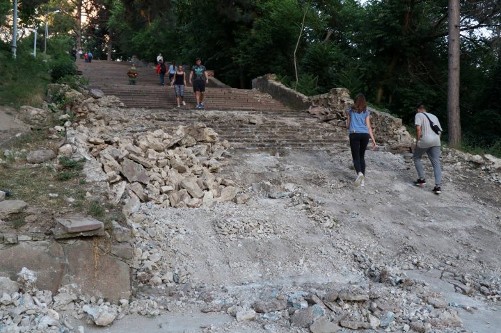 Valea Morilor Park recovers previous beauty. Granite ladder to be renovated