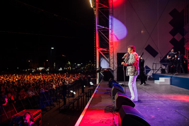 Grand concert held for May 9 in Chisinau. Over 50 000 people came to the event (PHOTOREPORT)