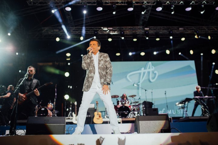 Grand concert held for May 9 in Chisinau. Over 50 000 people came to the event (PHOTOREPORT)