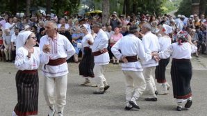 Traditional dance in Sofia village, Drochia district. Romanian guests participated at event
