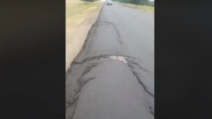 Sloppy Roadworks in Cantemir. Old potholes still visible through new layer of asphalt (Video)