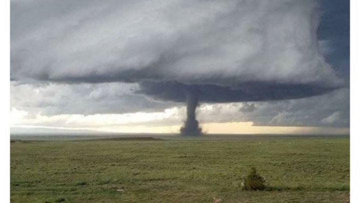 US: Tornado touches down north of Laramie, Wyoming 2 (VIDEO)