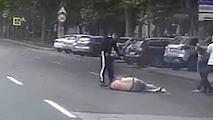 Violence like movie in Capital: Man beaten brutally in middle of street