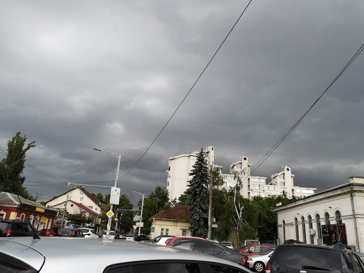 PHOTO REPORT. Chisinau storm on photos from social media pages