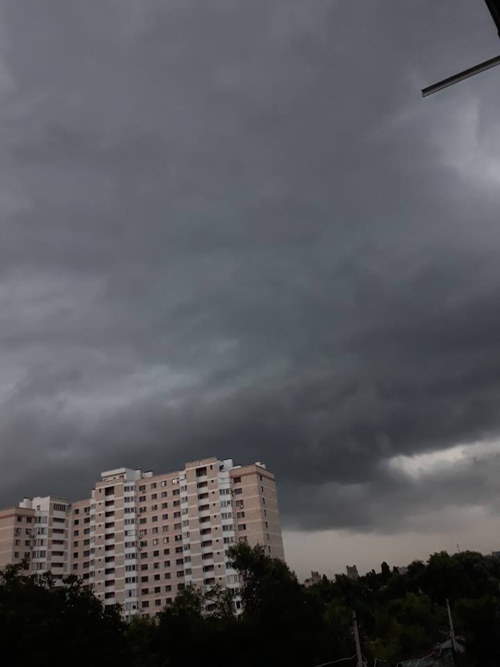 PHOTO REPORT. Chisinau storm on photos from social media pages