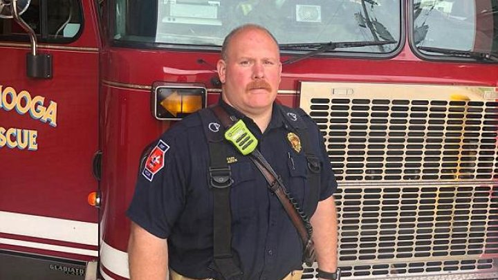 VIRAL! Photo of firefighter cradling an infant girl is warming hearts across the Tennessee, the USA