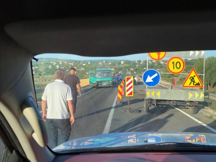 Car crash near Suruceni settlement. Traffic blocked in the region (Photo)