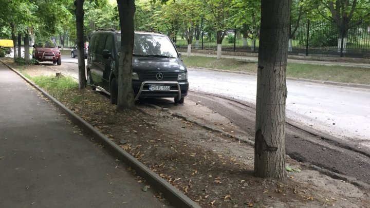 Sloppy roadworks in Capital. How workers managed cars parked on streets (Photo)