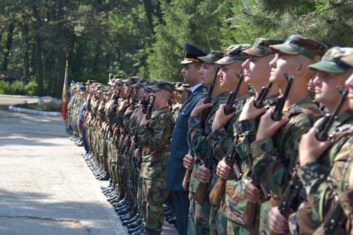 Over 300 young soldiers have taken today their oath of enlistment (Photo)