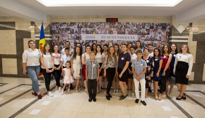 38 pupils from Moldova, passionate about photography, awarded by Andrian Candu