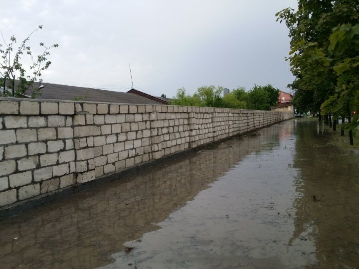 Heavy rain aftermath: Transports blocked, Uzinelor street flooded completely