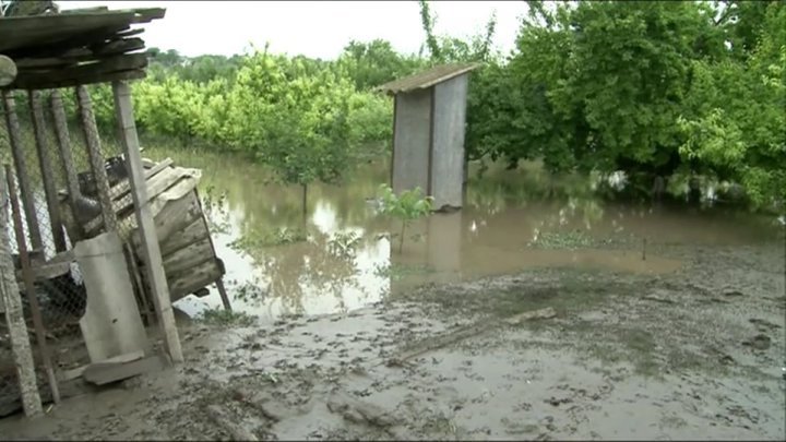 Last night's rains create problems in Causeni's villages: 30 households muddy