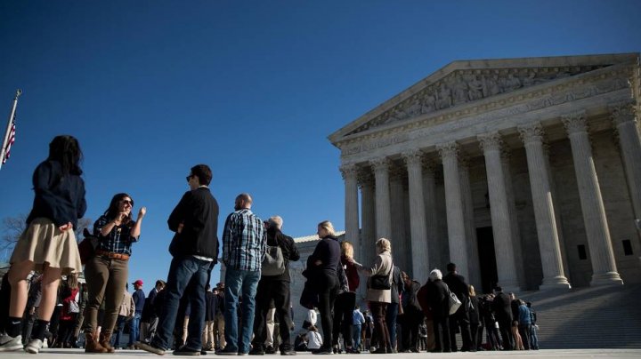 US Supreme Court favors Christian baker who refused to make wedding cake for gay couple