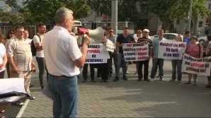 Arguments at today rally from Center of Capital. Stefan cel Mare boulevard was blocked