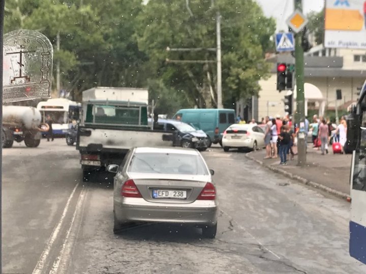 Multi-vehicle collision in Buiucani (photo)