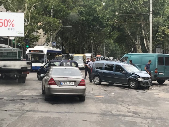 Multi-vehicle collision in Buiucani (photo)