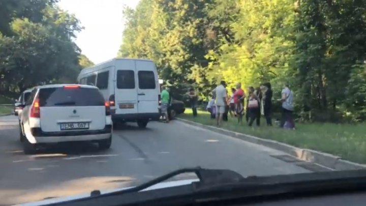 Crash between minibus and car on Capital street