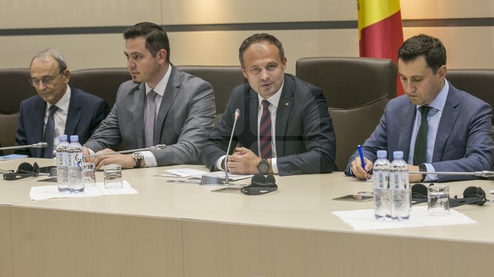 Parliament President Andrian Candu discussed with Moldovan ambassadors accredited abroad