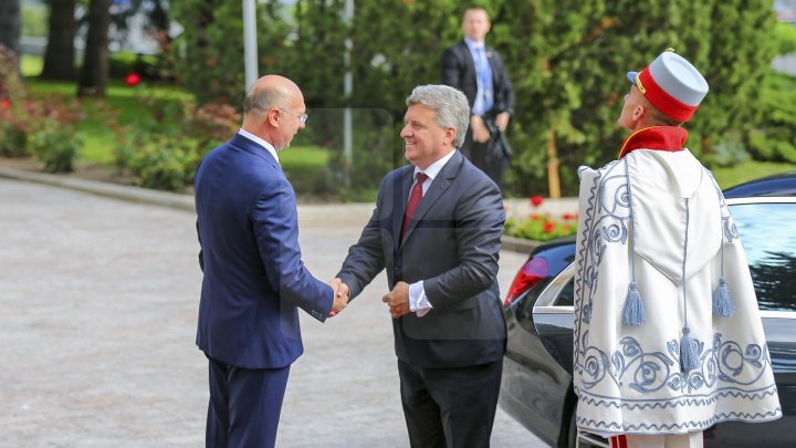 Pavel Filip held meeting with Gjorge Ivanov, the president of Macedonia. What did they discuss about? (PHOTO REPORT)