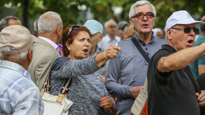 Meet supporters of Maia Sandu and Andrei Năstase who assaulted Publika TV  